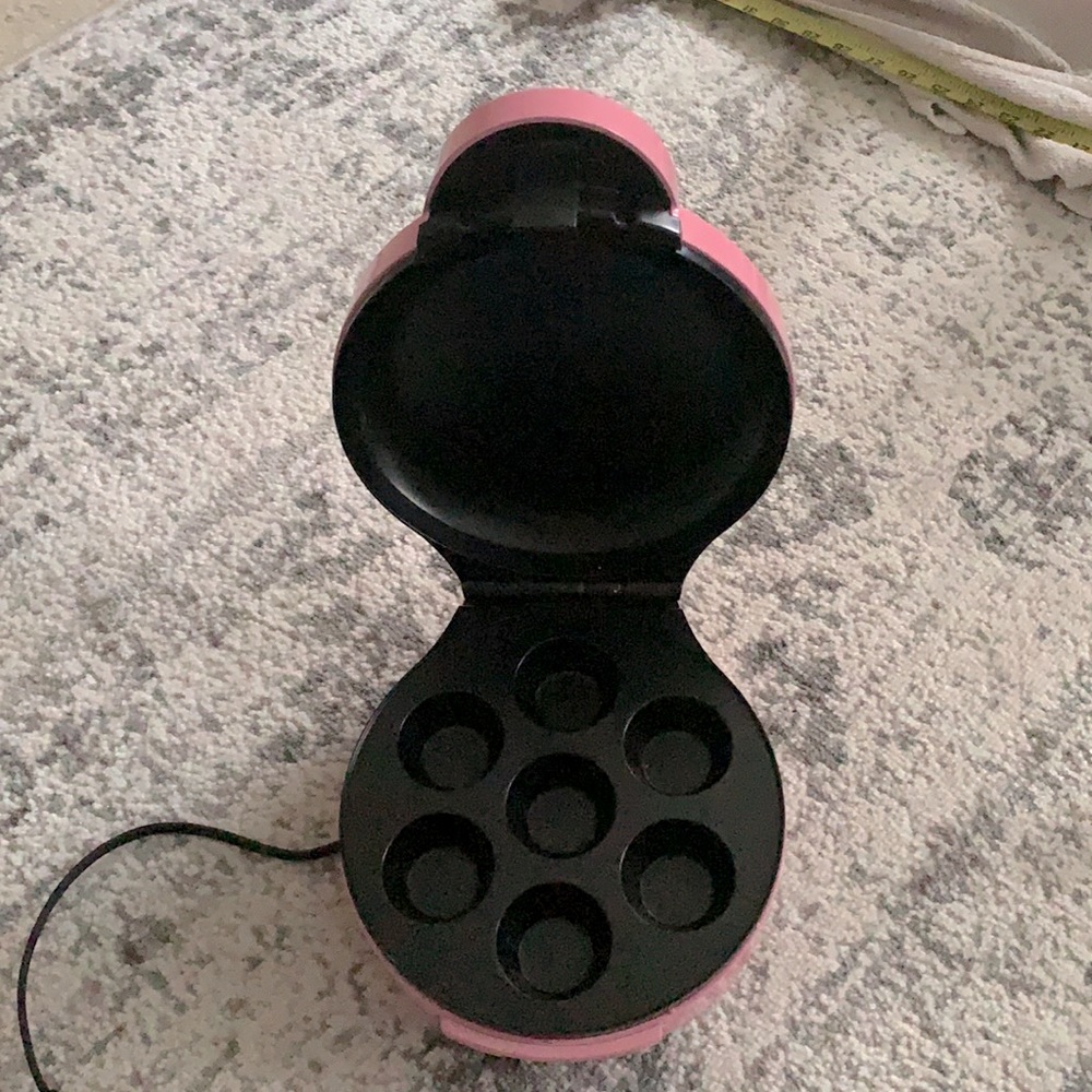Mini Cupcake Maker! Pink!!! Great for kids! Perfect for holiday baking! - Picture 2 of 3